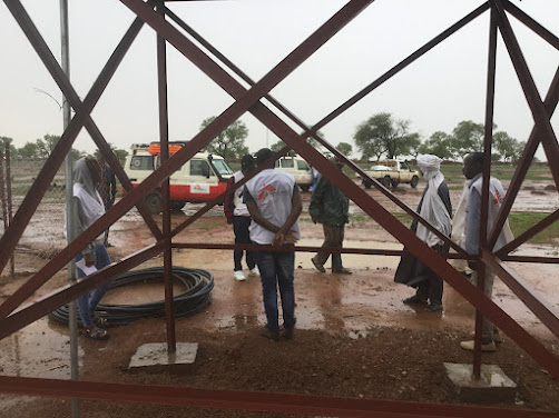 Sahel Solar équipe des forages en énergie solaire à Kimiti pour MSF Hollande